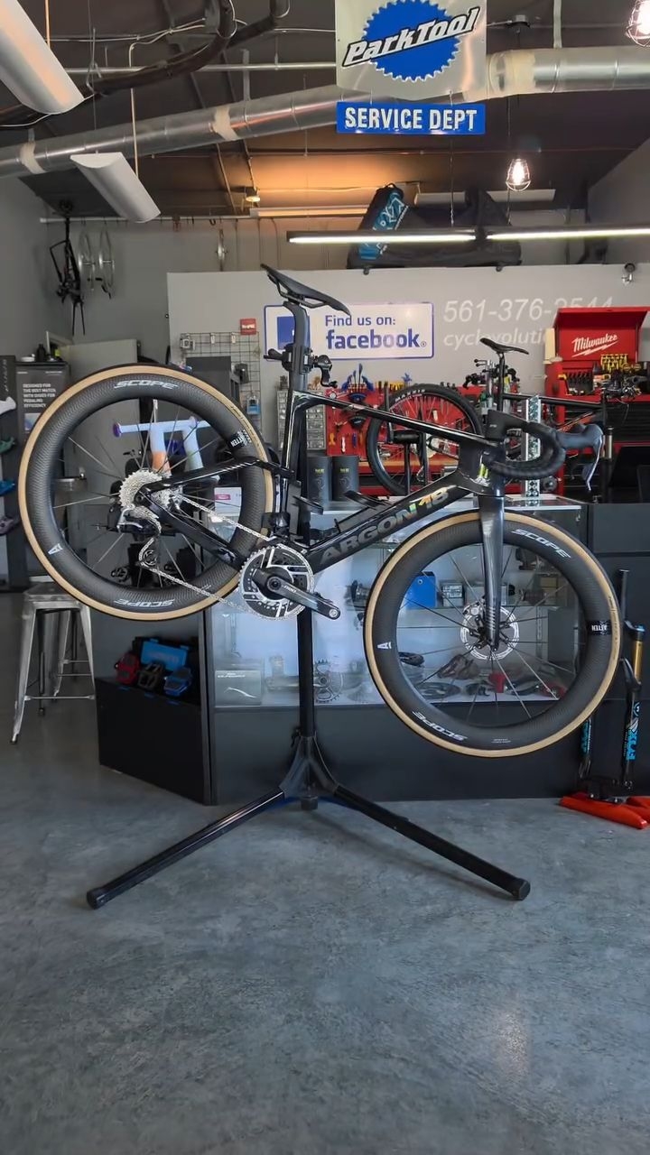 The Argon 18 Nitrogen Pro, in its full splendor, has been eagerly anticipated.
@argon18bike
