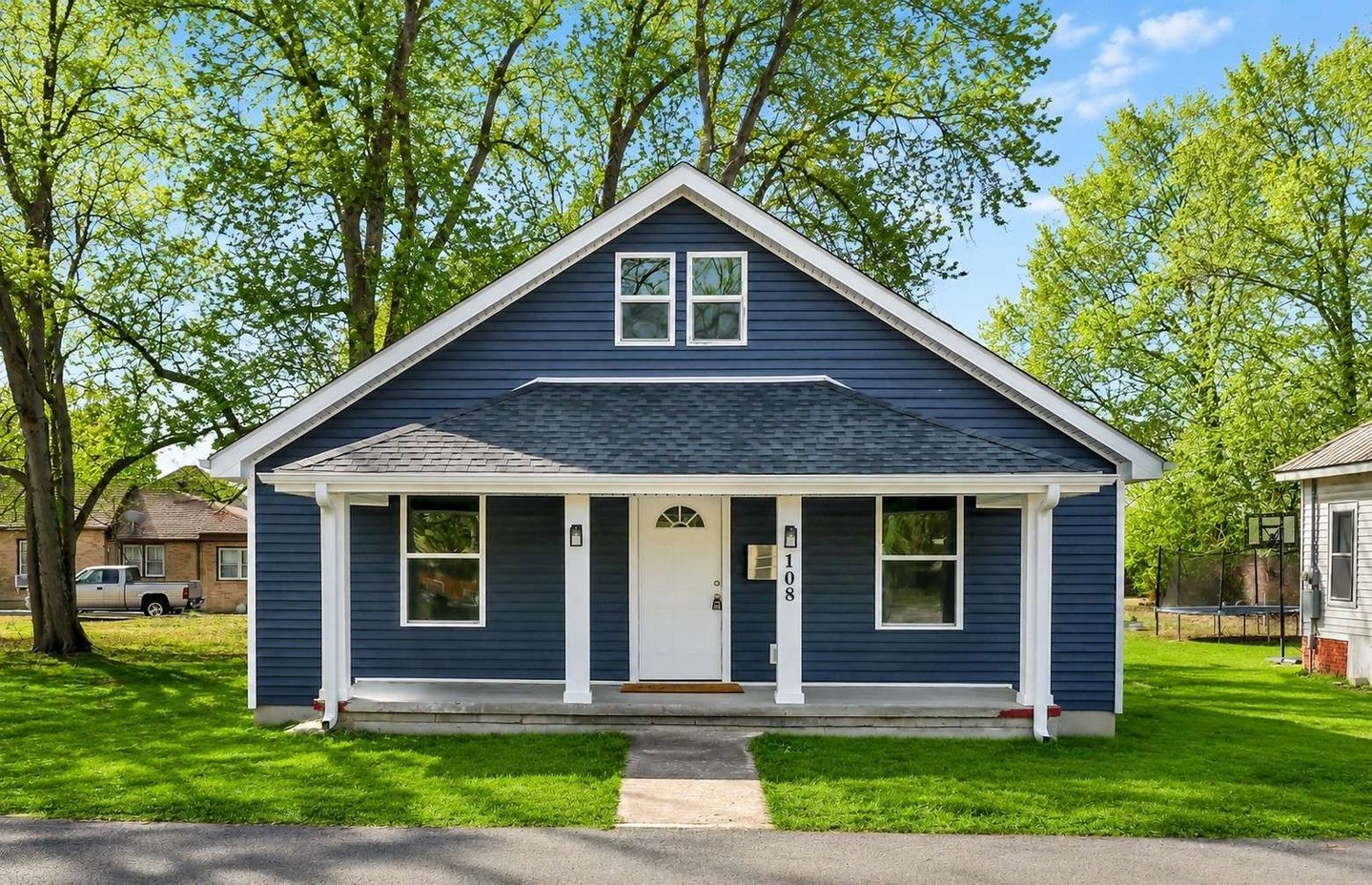 Here’s a new one for you! 🏠🔑
Schedule a showing to tour this beautiful home! 👉📅✨
Don’t miss your chance to make it yours!
📍108 E Green St, Princeton, KY 42445 includes 3 bedrooms, 3.0 bathrooms, and 1,500 Sq. Ft.
👉📅✨ Schedule a showing and request more information here! 🔗 Info Link https://www.clarksvillehomeowner.com/d8r5k927
🌐🔗Use the link, visit our website 🖥️clarksvillehomeowner.com or call us 📞 931-444-3304 ! 🏡💬 We're excited to help you!
#ClarksvilleTN #ClarksvilleHomesForSale #FortCampbell #PCSClarksville #RealtorClarksville #HomeTour #NewListing #HouseHunting #MilitaryRelocation #RealEstateClarksville #clarksvillehomeowner #DreamHome #TennesseeRealEstate